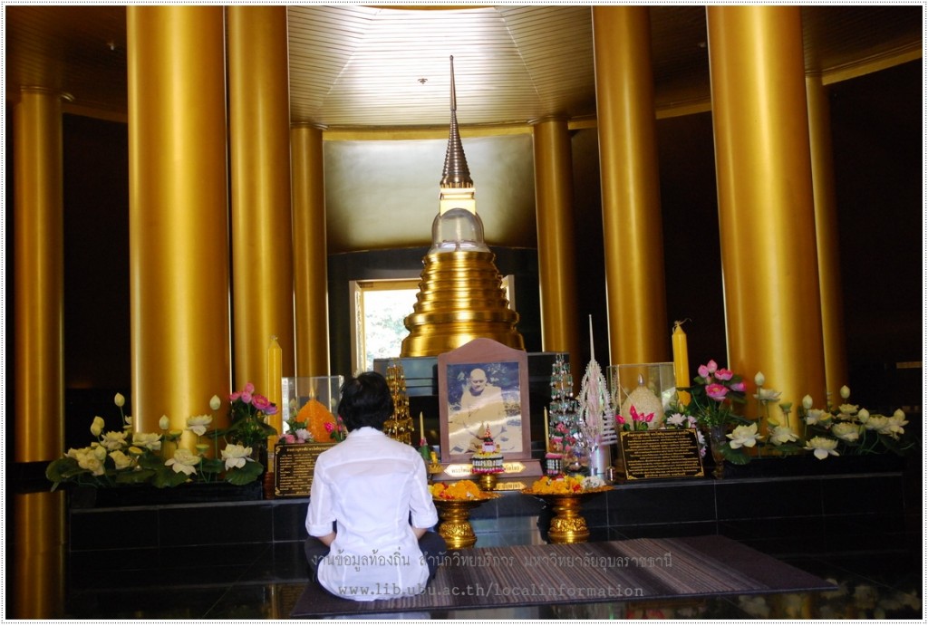 ภายในเจดีย์พระโพธิญาณเถร วัดหนองป่าพง