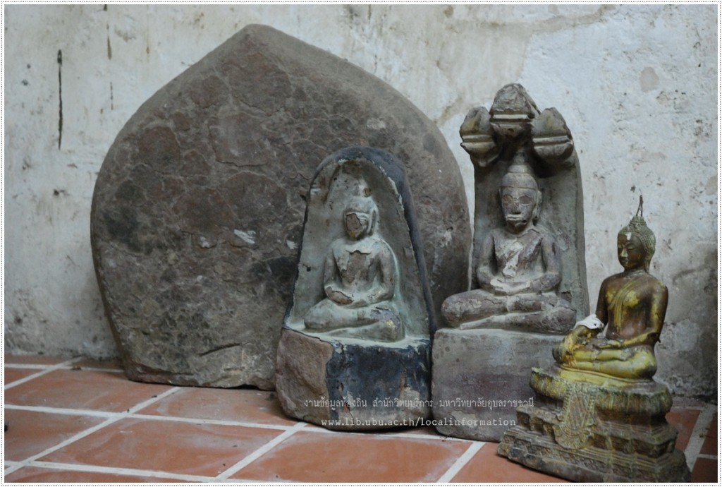 พระพุทธรูปที่ประดิษฐานภายในสิมวัดบ้านนาควาย