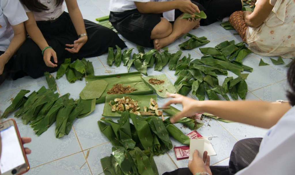 บุญเดือนเก้า-บุญข้าวประดับดิน-ฮีตสิบสอง