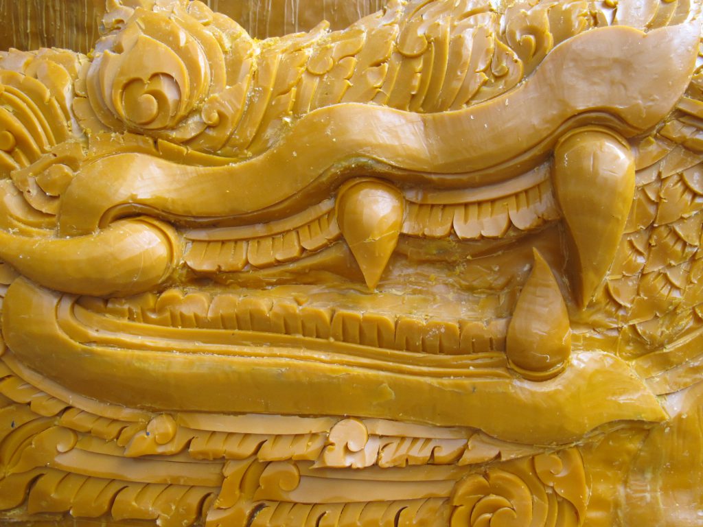 การจัดทำต้นเทียนพรรษาของจังหวัดอุบลราชธานี เพื่อสืบสานตำนานประเพณีดั้งเดิม