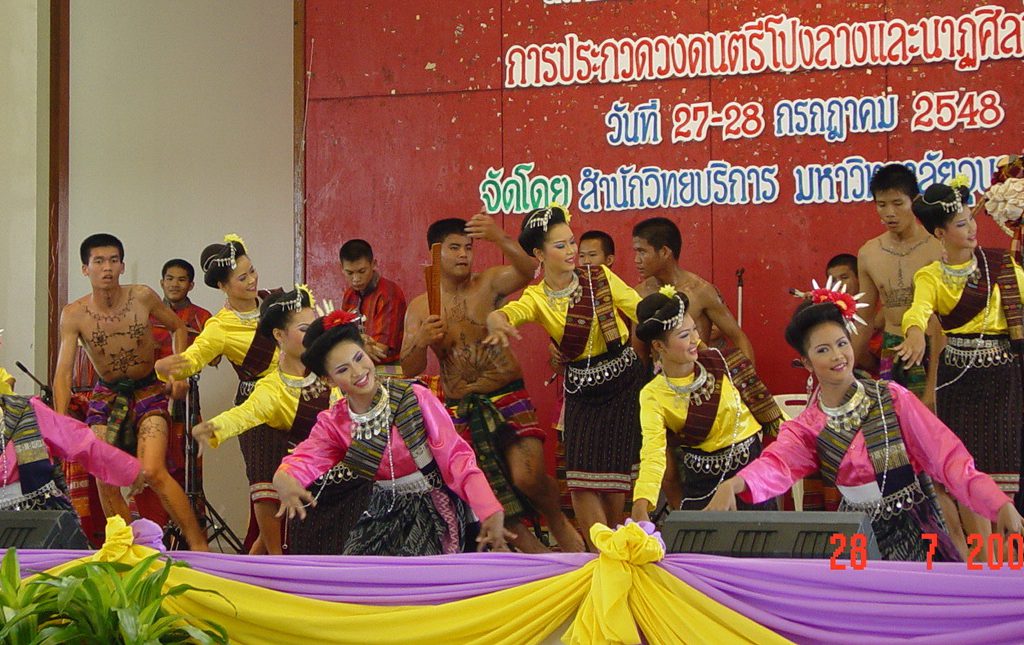 รูปแบบและแนวทางการจัดตั้งและการประกวดตัดสินวงดนตรีพื้นเมืองอีสาน